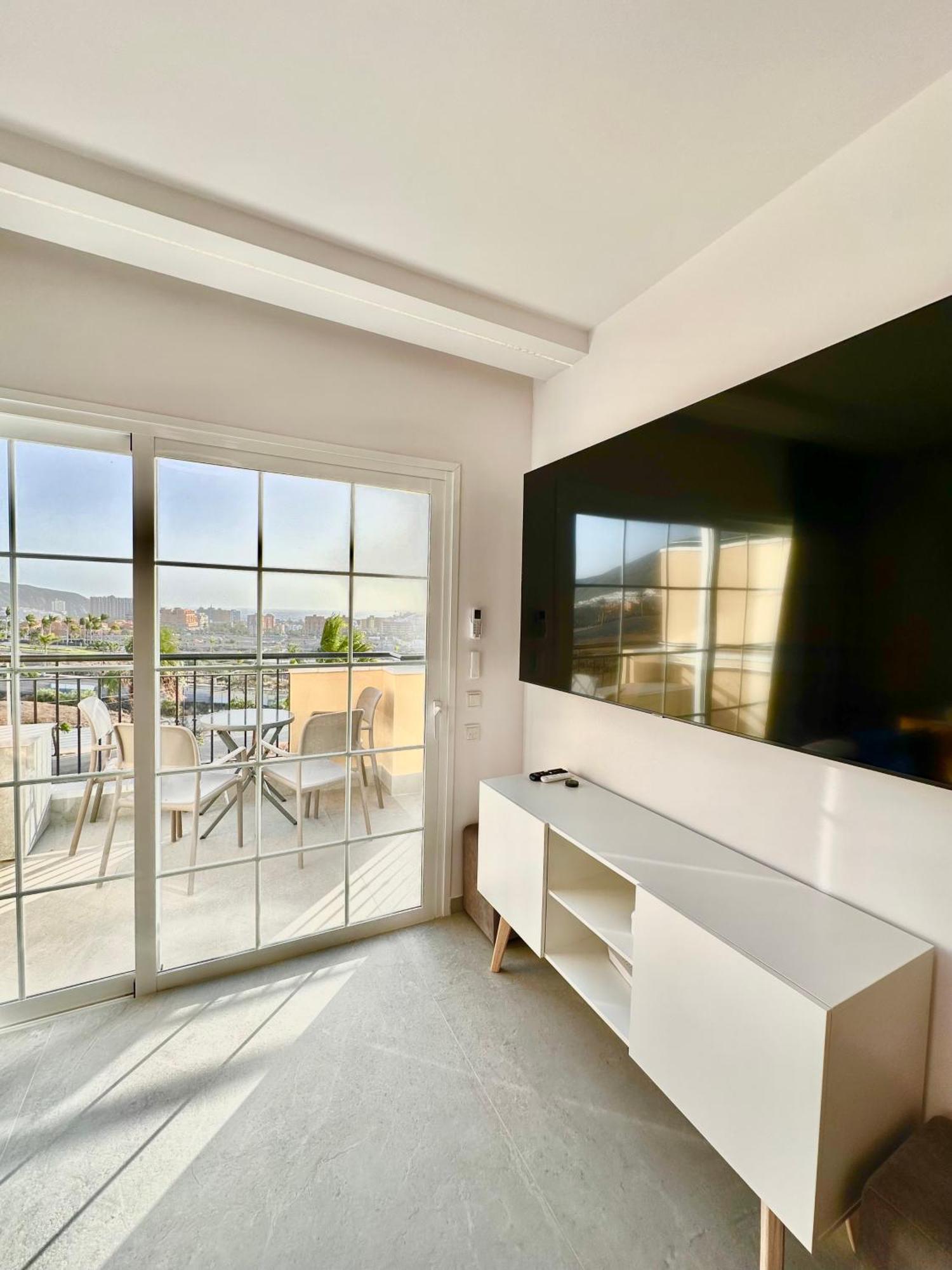Sunset Apartment 2 & Heated Pool Los Cristianos  Exterior foto